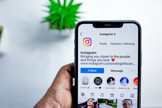 facebook 买粉丝 People Follow Faster When the Profile Leaves Clues Outside Instagram